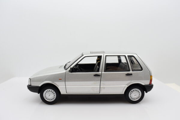 Modellino auto scala 1:24 FIAT UNO modellismo da collezione - immagine 8