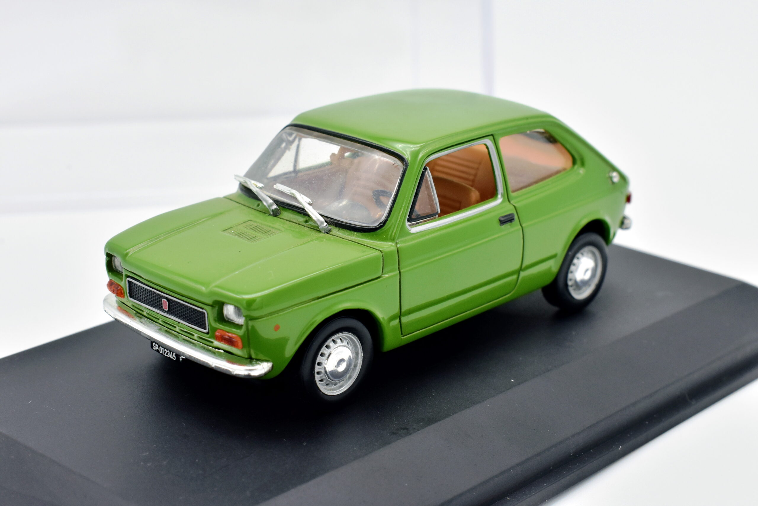 Modellino in miniatura Fiat 127 1/87 Brekina Guardia di Finanza 1971 Modellino in miniatura Fiat 127 1/87 Brekina Guardia di Finanza 1971