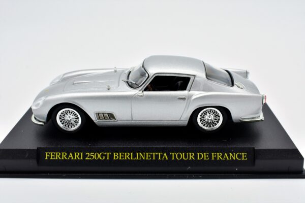 Modellini auto FERRARI 250GT BERLINETTA scala 1:43 da collezione edicola ixo modellismo diecast - immagine 3