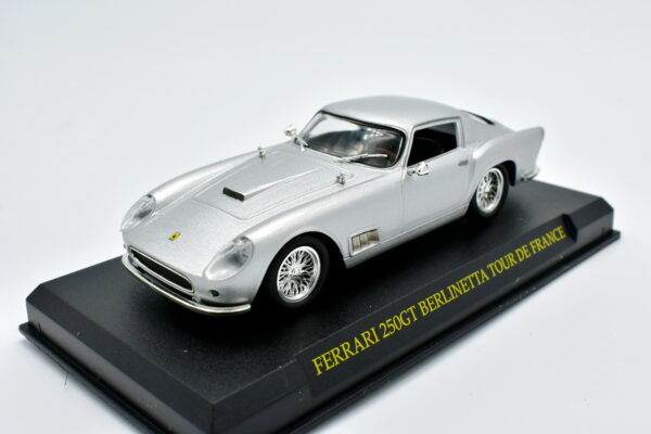 Modellini auto FERRARI 250GT BERLINETTA scala 1:43 da collezione edicola ixo modellismo diecast