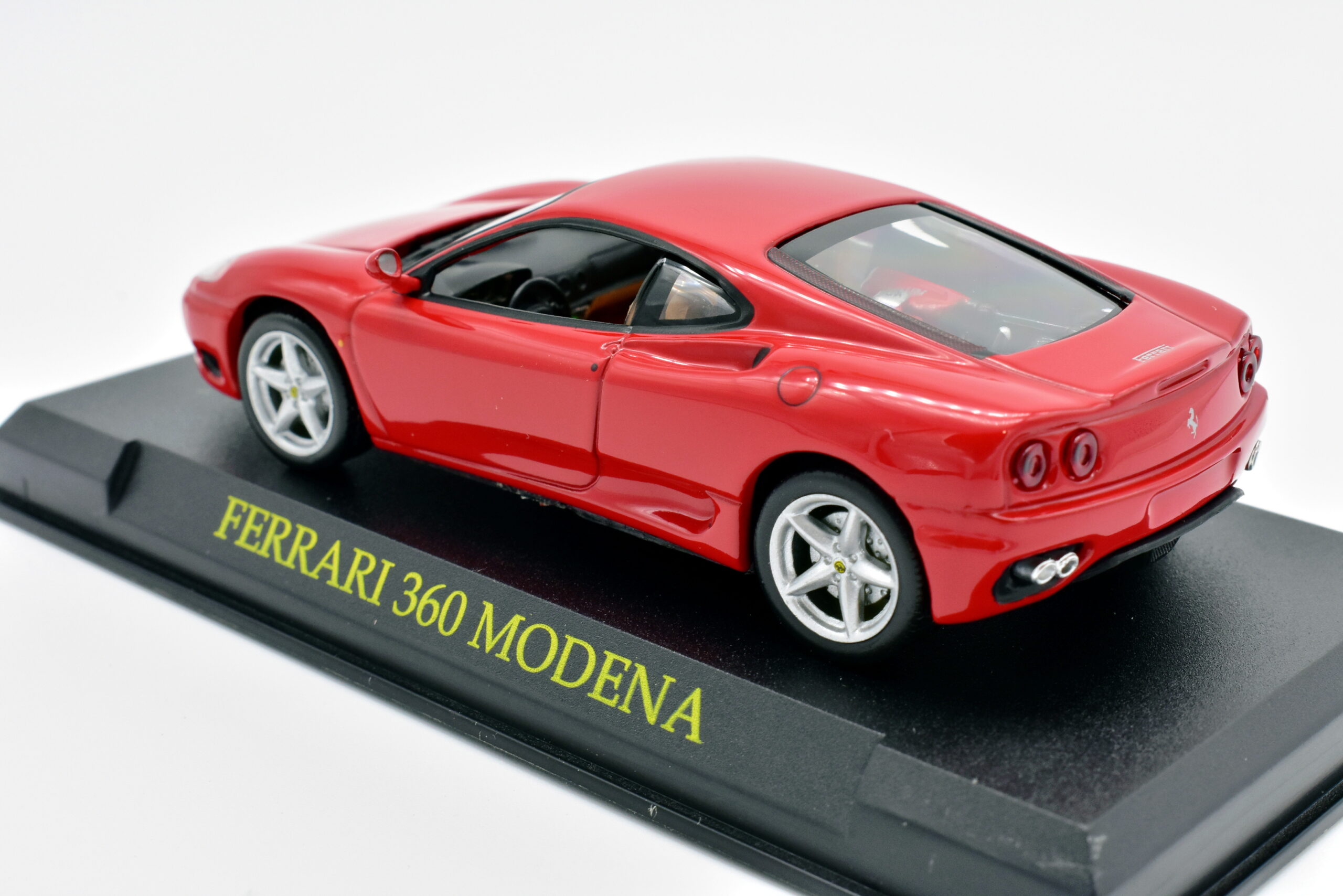 Modellino Ferrari 365 GTB4 1968 In Scala 1/24 - Auto Da Collezione In Metallocon Base E Scatola Display