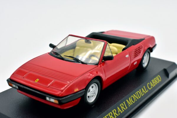 Modellini auto FERRARI MONDIAL CABRO scala 1:43 da collezione edicola ixo modellismo diecast