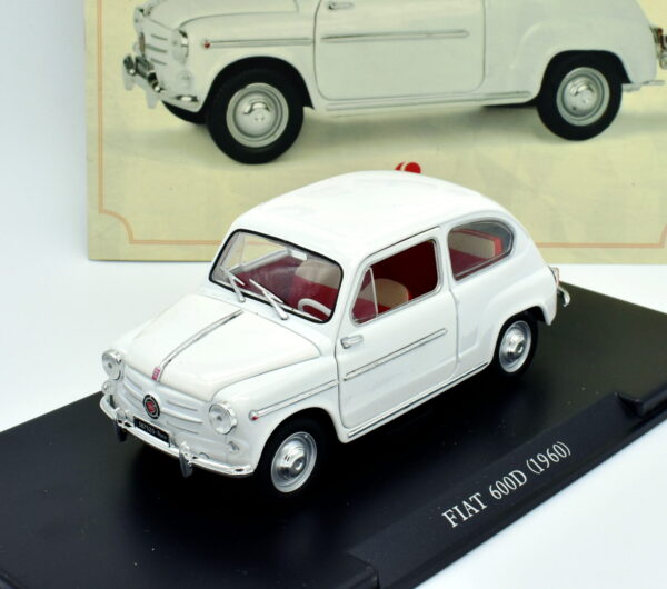 Modellino auto scala 1:24 FIAT 600 D modellismo statico da collezione diecast