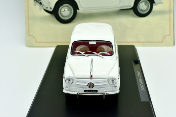 Modellino auto scala 1:24 FIAT 600 D modellismo statico da collezione diecast - immagine 6