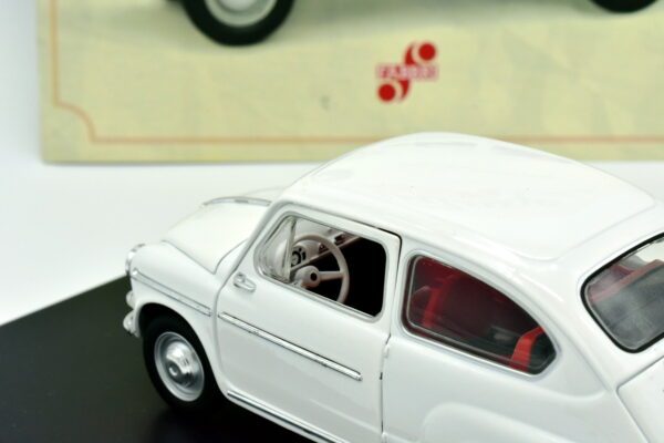 Modellino auto scala 1:24 FIAT 600 D modellismo statico da collezione diecast - immagine 7