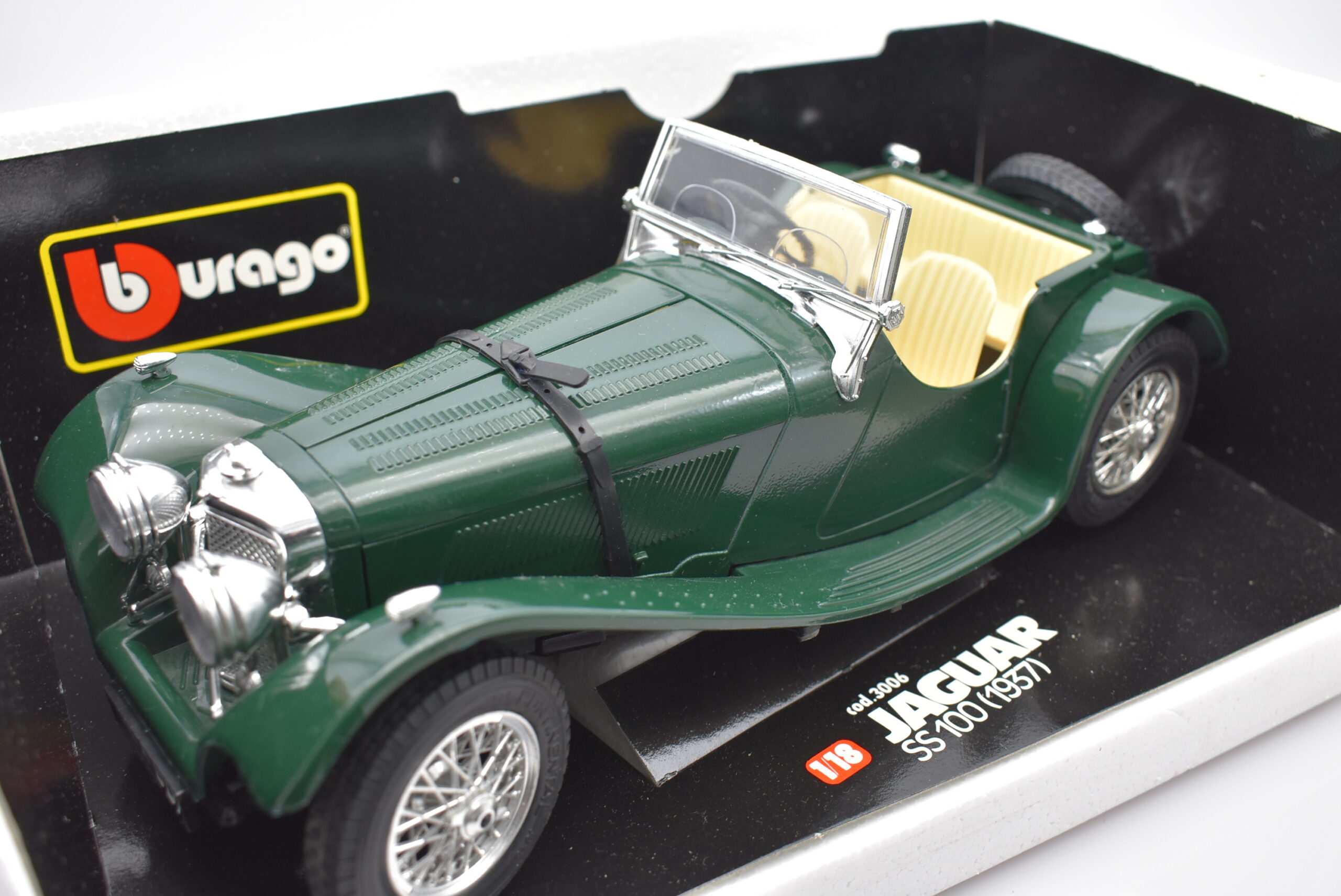 Modellino auto scala 1:18 Jaguar SS 100 Burago diecast modellismo collezione - immagine 3
