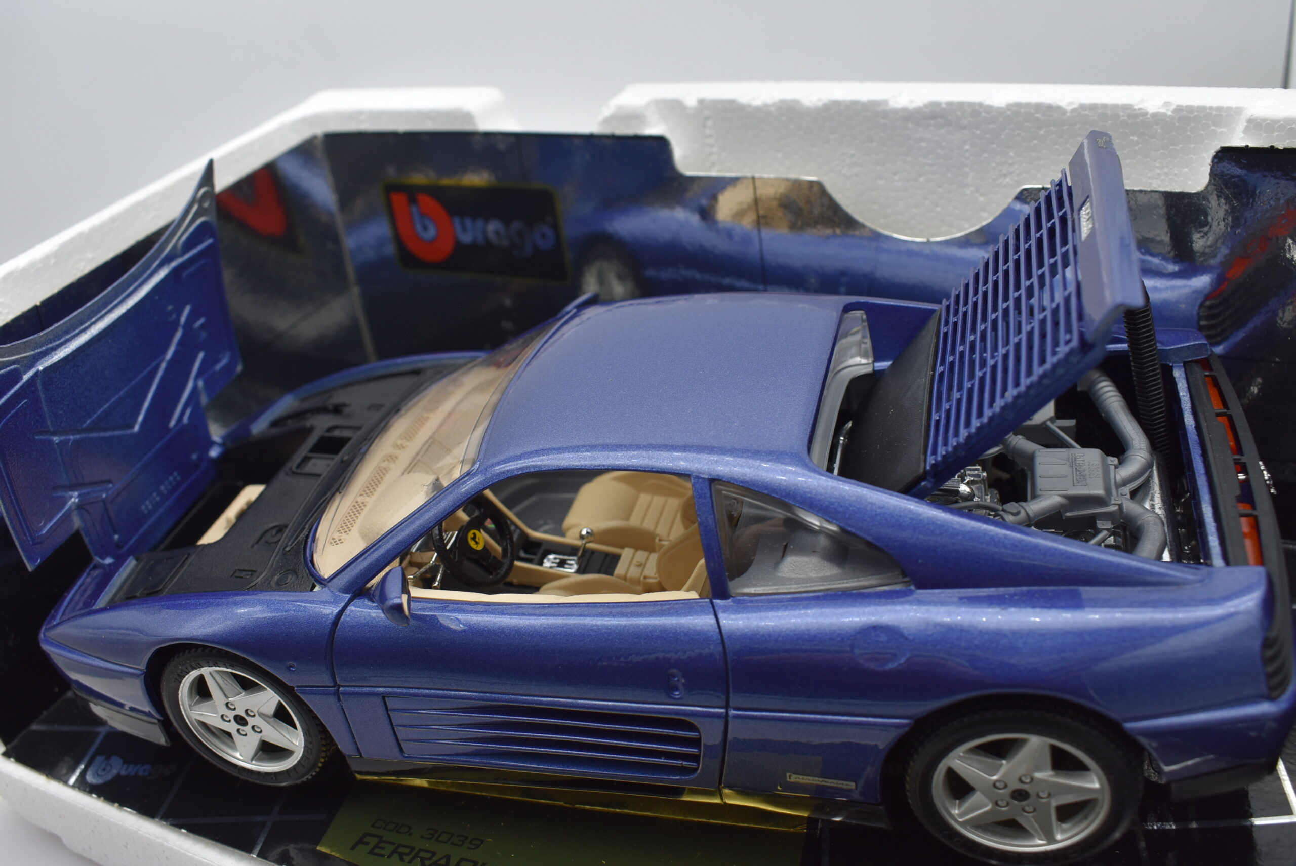 Pneu Arrière Pour Miniature Burago Ferrari 348 TB échelle 1/18 - Pièce D'occasion, Origine Italie