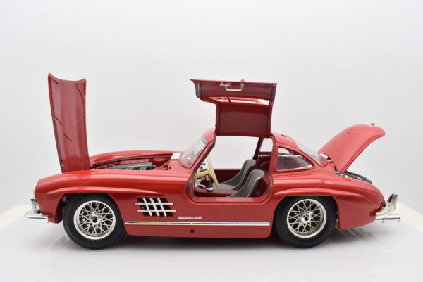 Modellino auto scala 1:18 MERCEDES BENZ 300 SL modellismo da collezione - immagine 7