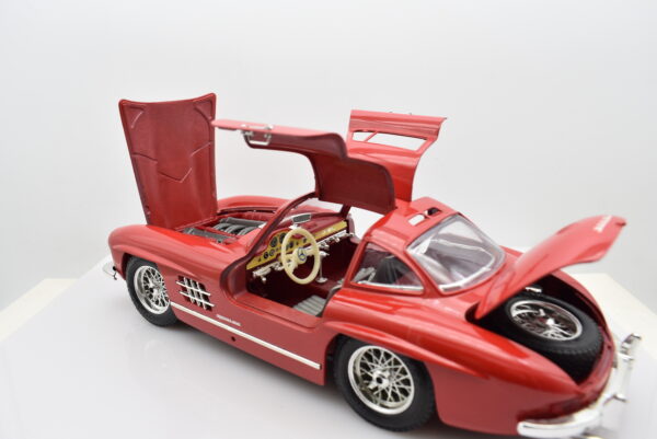 Modellino auto scala 1:18 MERCEDES BENZ 300 SL modellismo da collezione - immagine 3