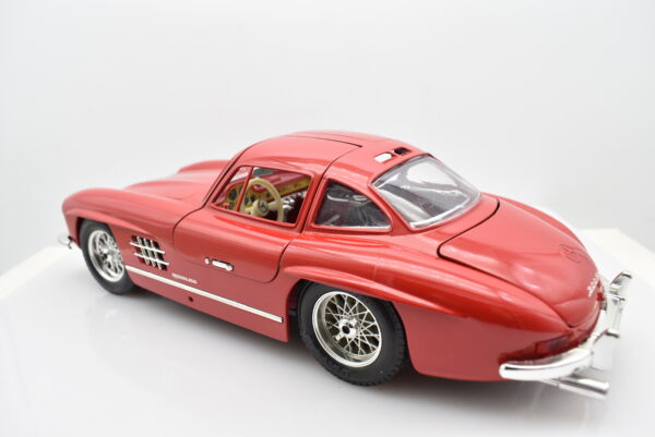 Modellino auto scala 1:18 MERCEDES BENZ 300 SL modellismo da collezione - immagine 6
