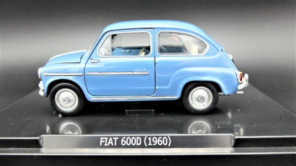 Modellino auto FIAT 600 D scala 1/24 diecast modellismo collezione epoca - immagine 2