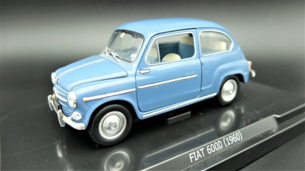 Modellino auto FIAT 600 D scala 1/24 diecast modellismo collezione epoca - immagine 3
