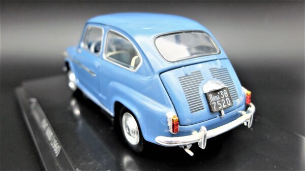 Modellino auto FIAT 600 D scala 1/24 diecast modellismo collezione epoca - immagine 4