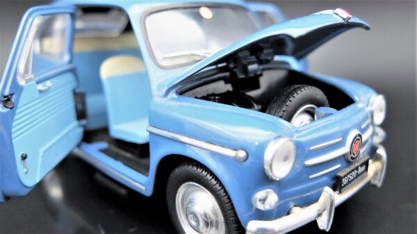 Modellino auto FIAT 600 D scala 1/24 diecast modellismo collezione epoca - immagine 10