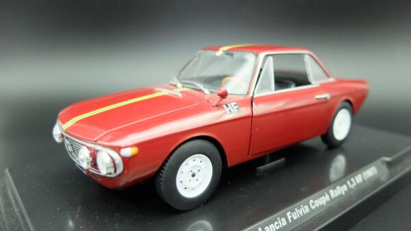 Modellino auto scala 1:24 LANCIA FULVIA COUPE RALLY 1.3 HF modellismo statico da collezione diecast - immagine 3