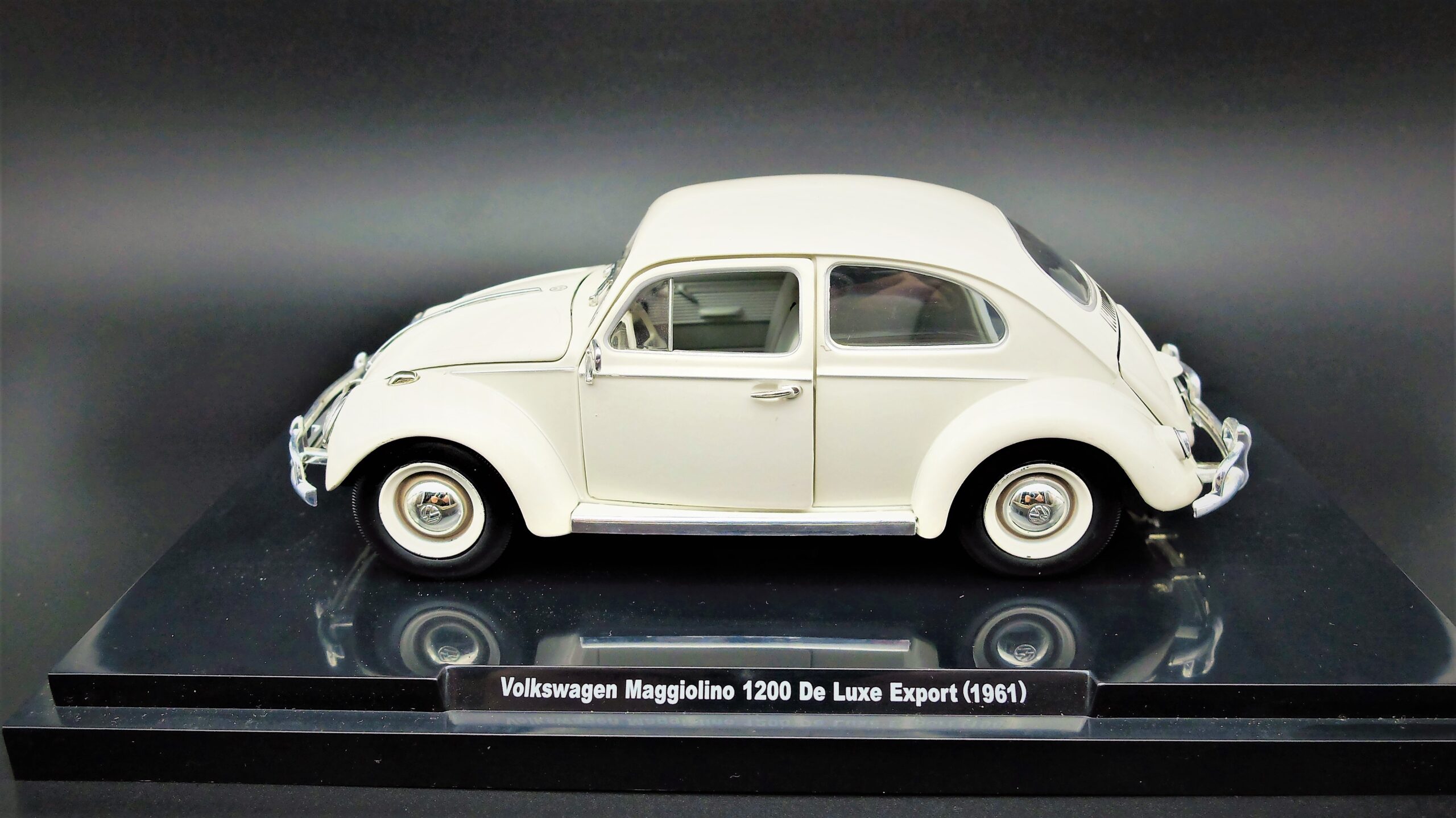 Modellino auto VW Maggiolino beetle kafer 1200 scala 1:24 diecast modellismo collezione statico epoca - immagine 2