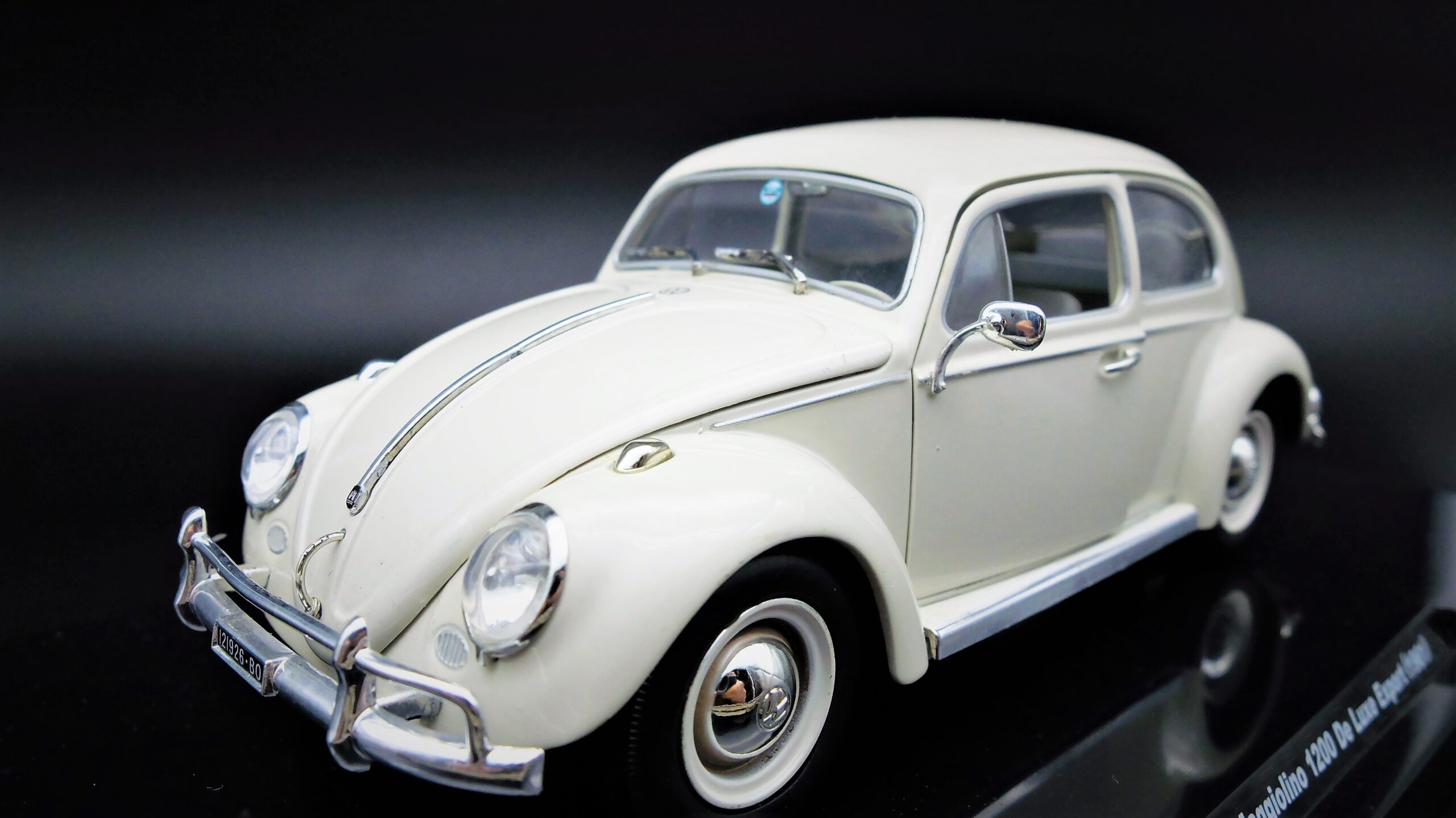 Modellino auto VW Maggiolino beetle kafer 1200 scala 1:24 diecast modellismo collezione statico epoca - immagine 3