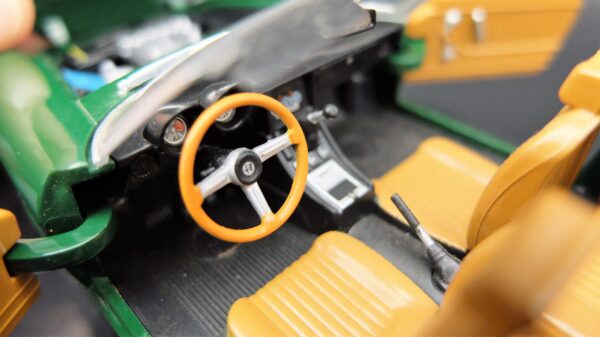 Modellino auto ALFA ROMEO 2000 spider veloce scala 1:24 diecast modellismo da collezione - immagine 7