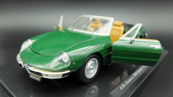 Modellino auto ALFA ROMEO 2000 spider veloce scala 1:24 diecast modellismo da collezione - immagine 9