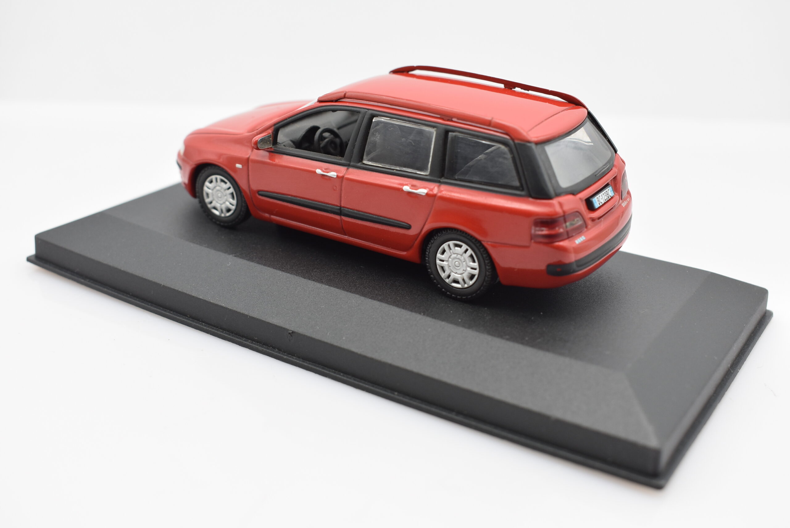 Modellini auto da collezione scala 1:43 FIAT STILO diecast modellismo statico - immagine 2