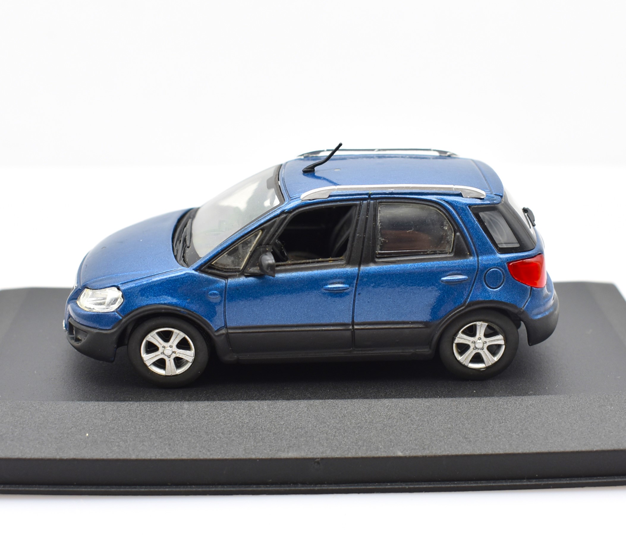 Modellini auto da collezione scala 1:43 FIAT SEDICI diecast modellismo statico