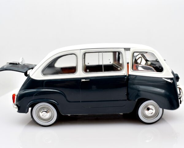 Modellino auto FIAT 600 MULTIPLA scala 1:24 diecast modellismo collezione statico epoca - immagine 4