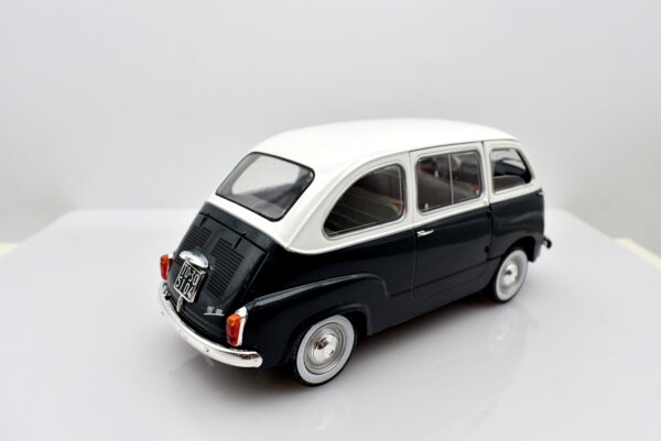 Modellino auto FIAT 600 MULTIPLA scala 1:24 diecast modellismo collezione statico epoca - immagine 10