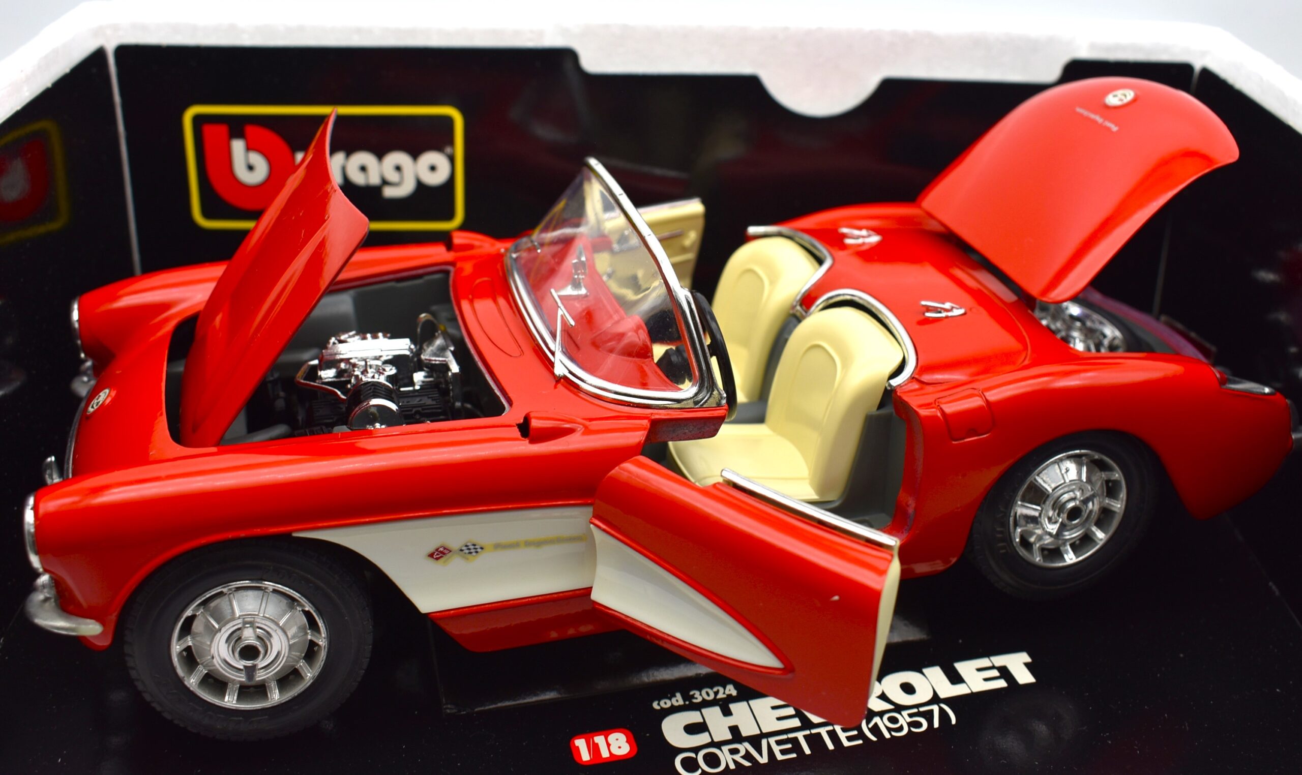 Modellino auto scala 1:18 Chevrolet Corvette diecast modellismo collezione burago