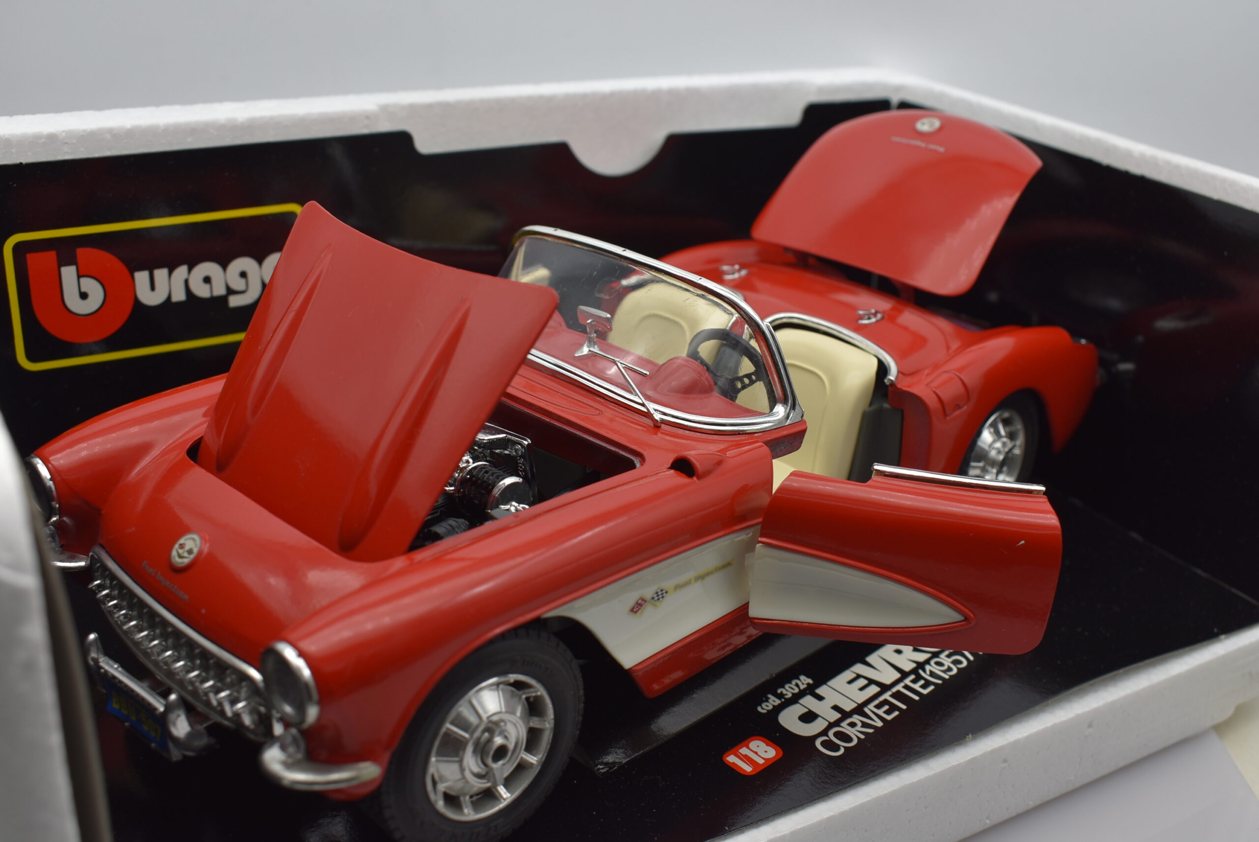 Modellino auto scala 1:18 Chevrolet Corvette diecast modellismo collezione burago - immagine 3