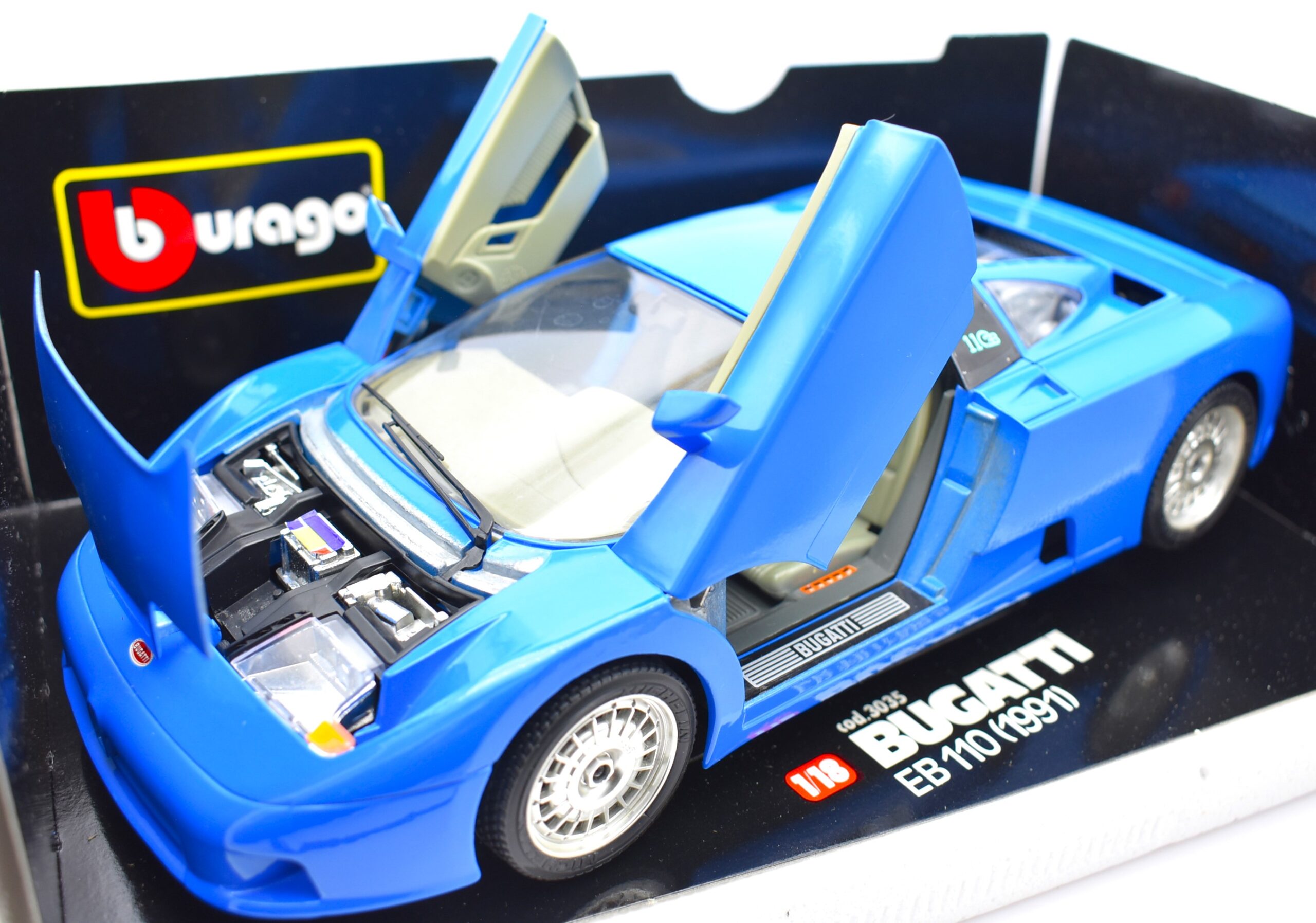 Modellino auto scala 1:18 Bugatti EB 110 Burago diecast modellismo collezione