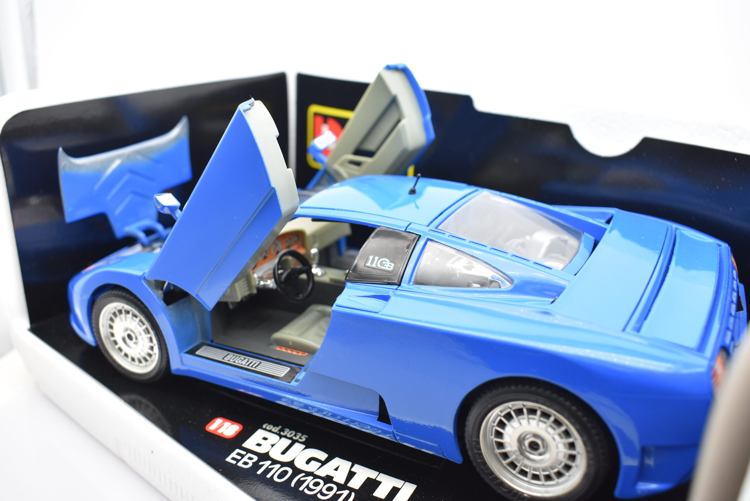 Modellino auto scala 1:18 Bugatti EB 110 Burago diecast modellismo collezione - immagine 4