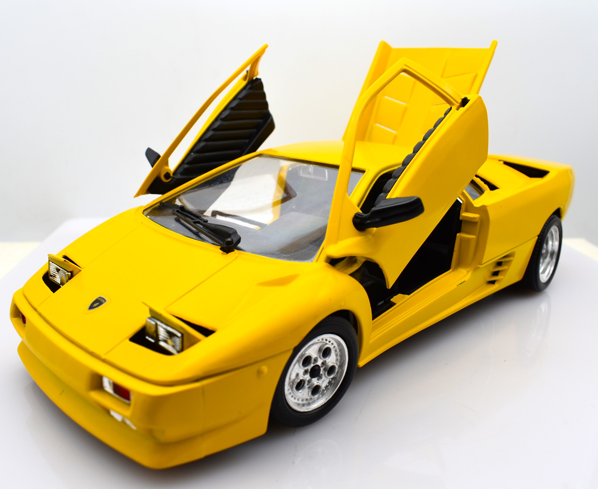 Modellino auto scala 1:18 Lamborghini Countach diecast modellismo