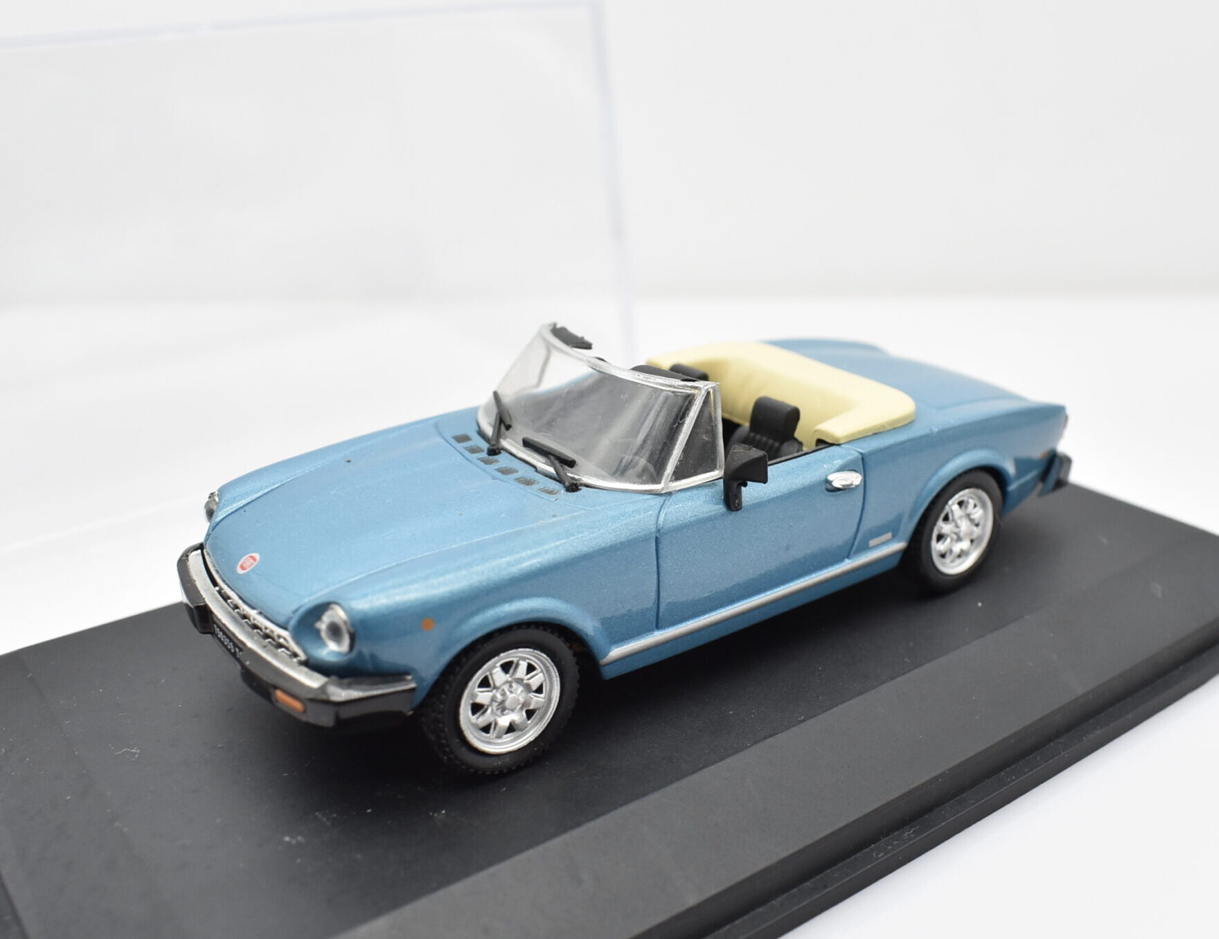 Modèle Réduit Norev 1/43 Fiat 124 Berlina Beige - Année 1966, Métal, Neuf