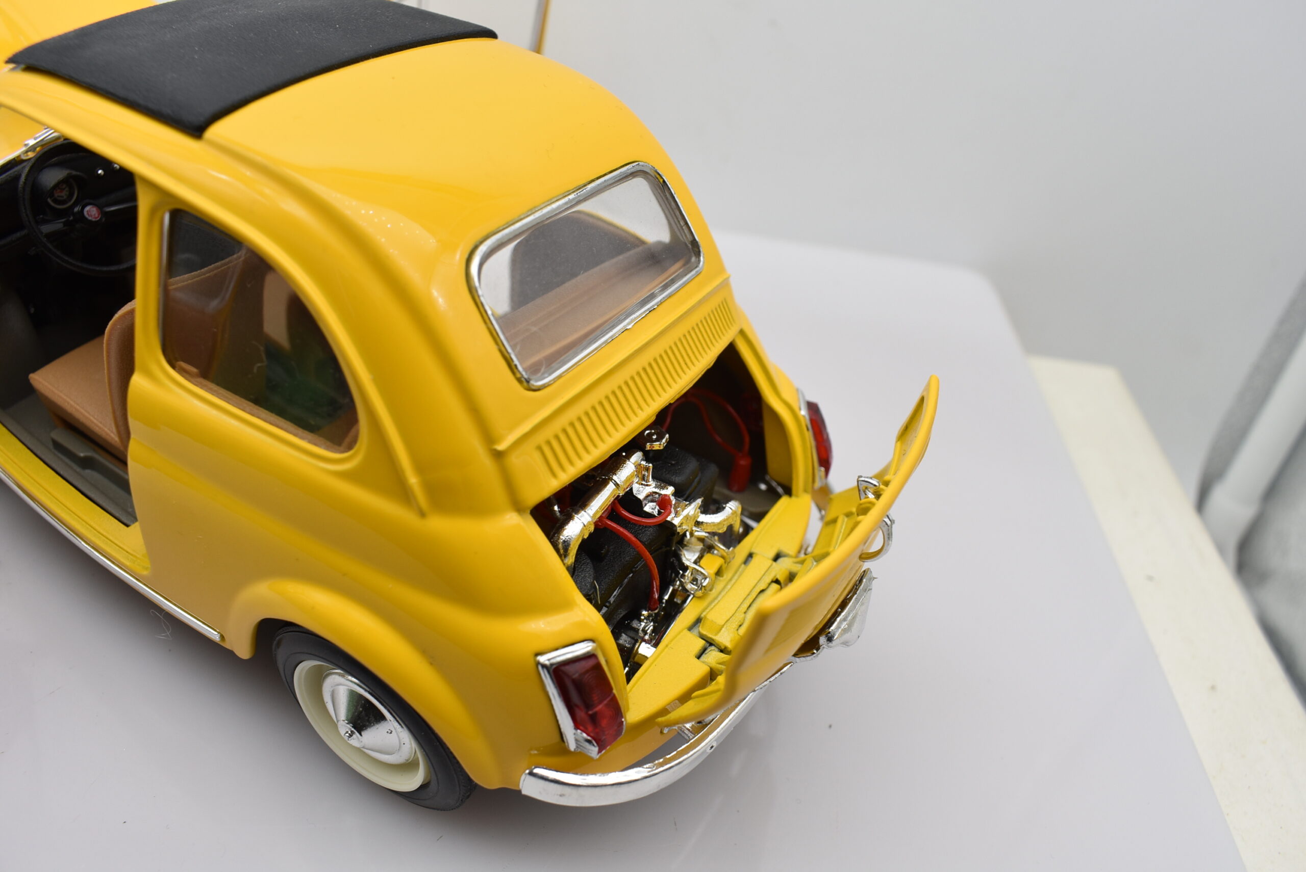 Modellino auto scala 1:16 Fiat 500 Burago diecast modellismo da collezione - immagine 5