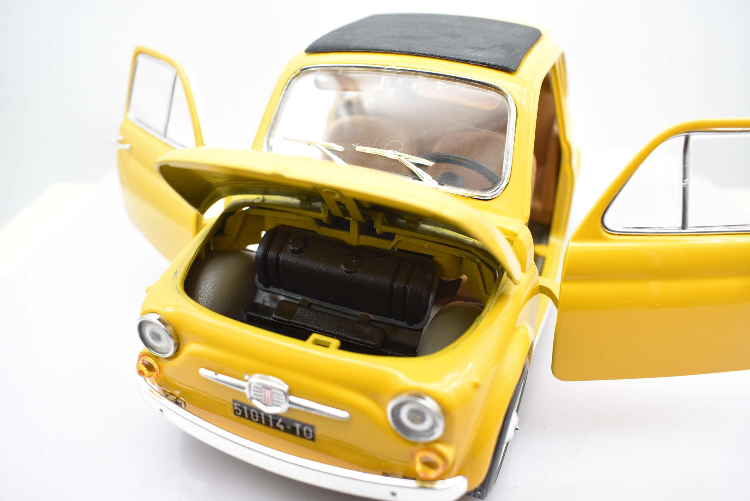 Modellino auto scala 1:16 Fiat 500 Burago diecast modellismo da collezione - immagine 7