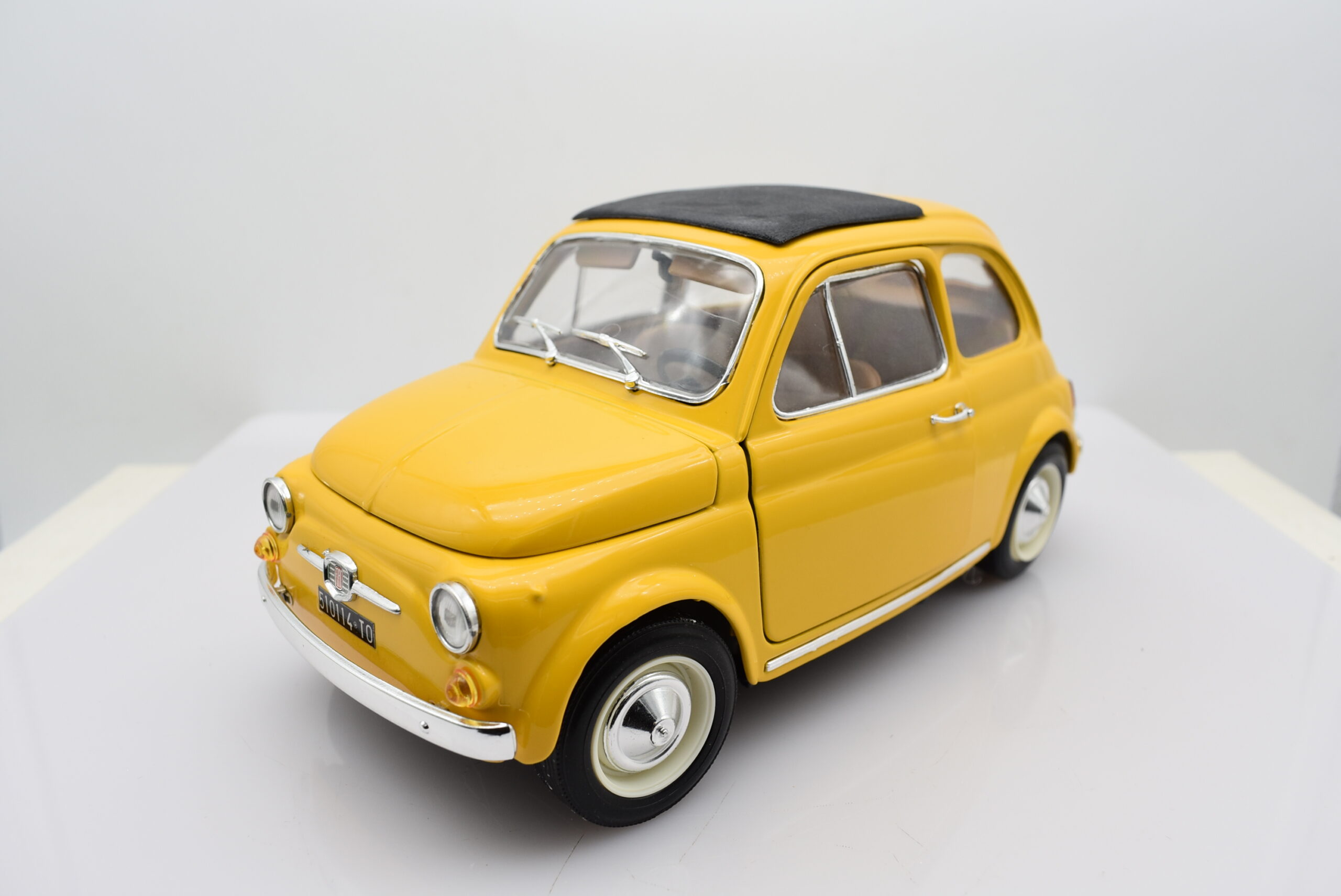 Modellino auto scala 1:16 Fiat 500 Burago diecast modellismo da collezione - immagine 8