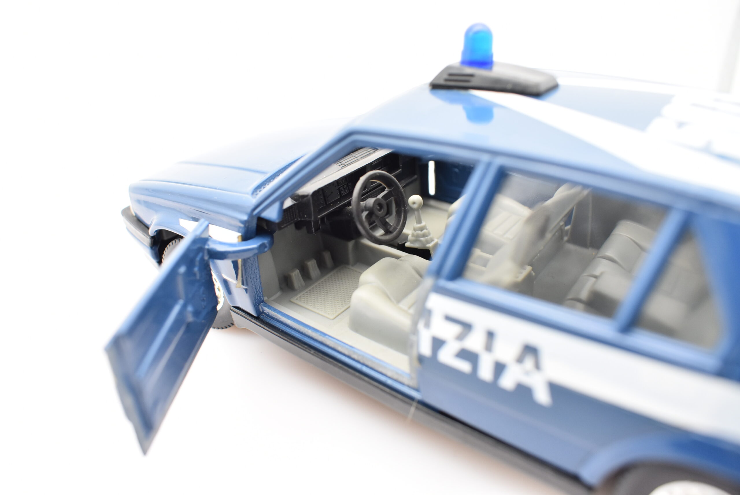 Modellino Auto 1/24 Alfa Romeo Stelvio Carabinieri 2017 - Burago, Con Porte Aperte