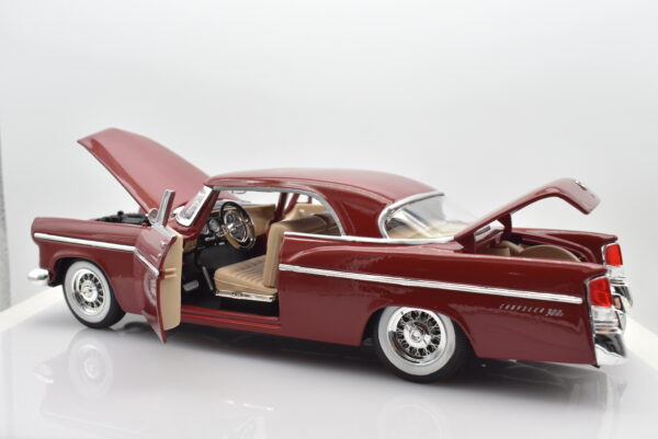 Modellino auto scala 1:18 Chrysler 300B Maisto diecast modellismo da collezione - immagine 3