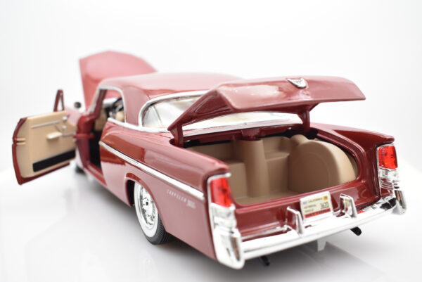 Modellino auto scala 1:18 Chrysler 300B Maisto diecast modellismo da collezione - immagine 5
