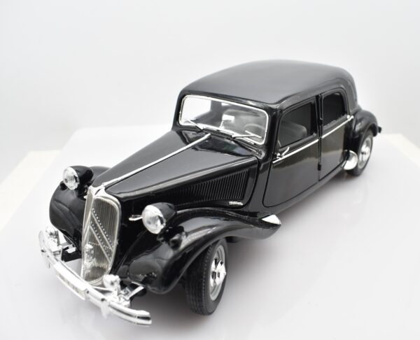 Modellino auto scala 1:18 Citroen 15CV 6 Cyl Maisto diecast modellismo da collezione - immagine 3