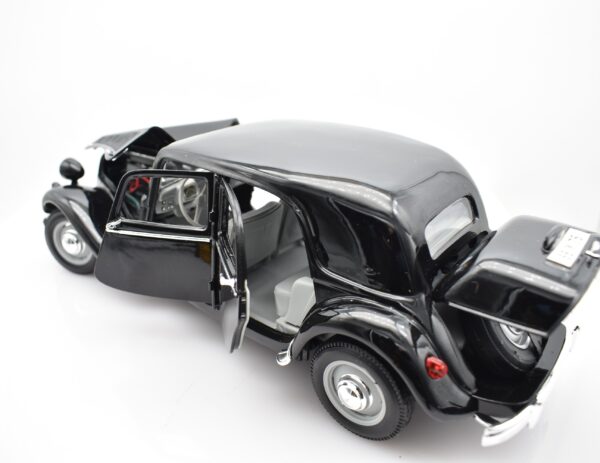 Modellino auto scala 1:18 Citroen 15CV 6 Cyl Maisto diecast modellismo da collezione - immagine 5