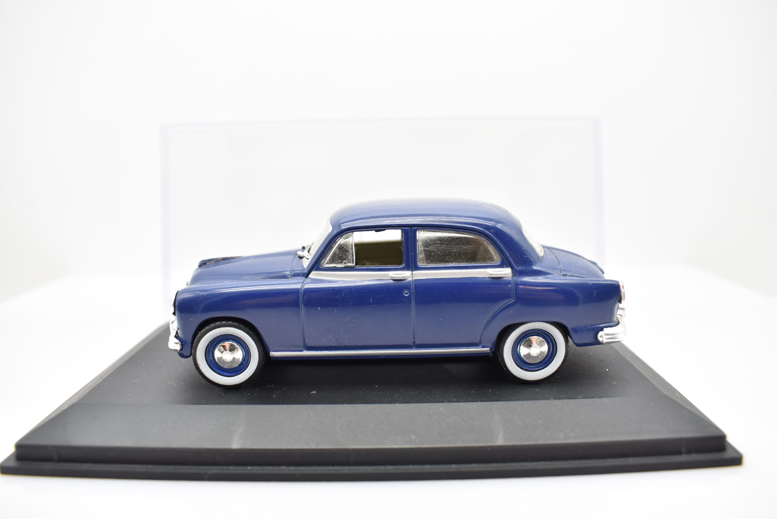 Modellino auto scala 1:43 Fiat 1400 A Norev diecast modellismo statico - immagine 2