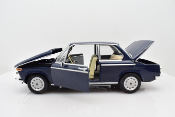 Modellino auto scala 1:24 BMW 1600 TI modellismo statico da collezione diecast - immagine 3