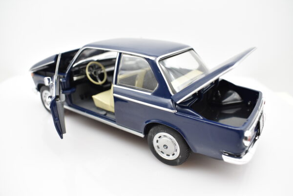 Modellino auto scala 1:24 BMW 1600 TI modellismo statico da collezione diecast - immagine 4