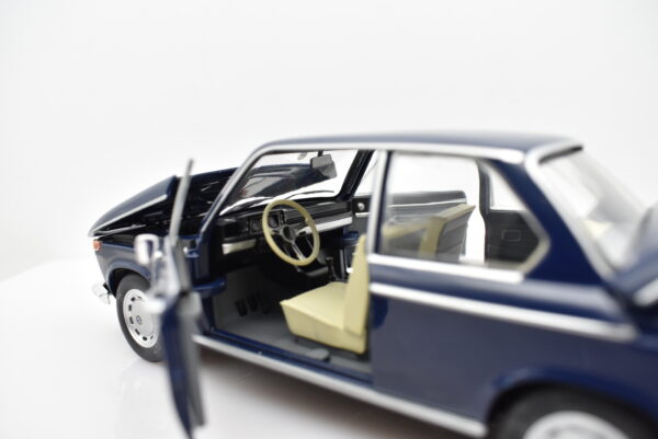 Modellino auto scala 1:24 BMW 1600 TI modellismo statico da collezione diecast - immagine 5