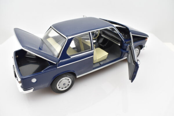 Modellino auto scala 1:24 BMW 1600 TI modellismo statico da collezione diecast - immagine 6