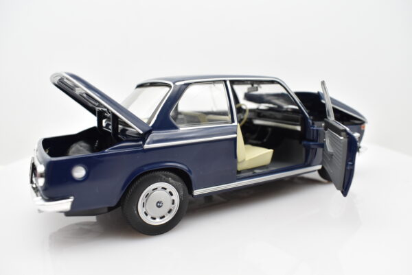 Modellino auto scala 1:24 BMW 1600 TI modellismo statico da collezione diecast - immagine 7