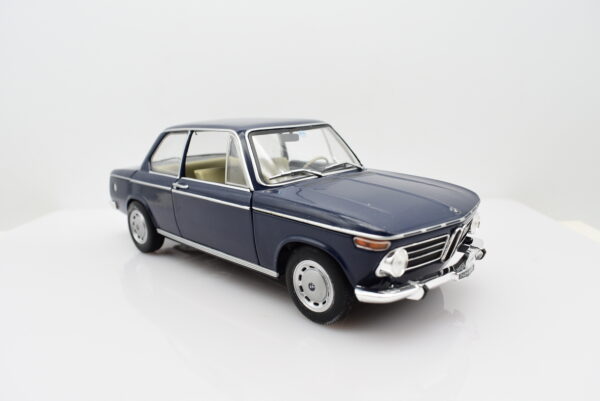 Modellino auto scala 1:24 BMW 1600 TI modellismo statico da collezione diecast - immagine 8
