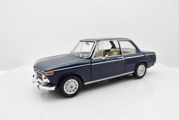 Modellino auto scala 1:24 BMW 1600 TI modellismo statico da collezione diecast - immagine 9