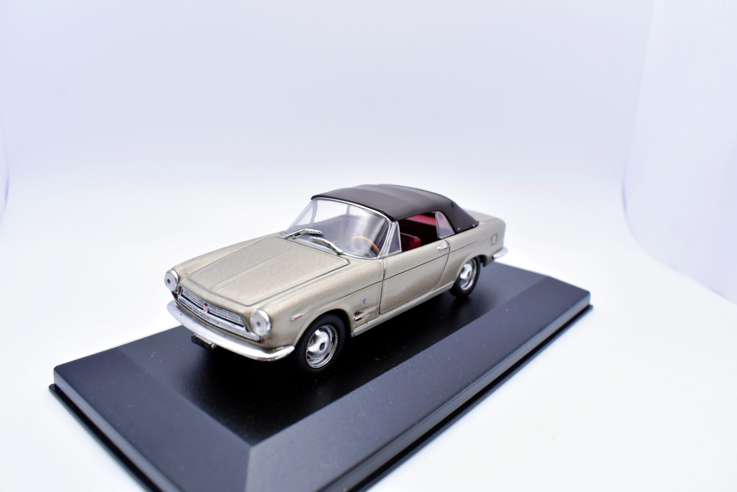 Modellino auto scala 1:43 Fiat 2300 S diecast modellismo statico - immagine 3